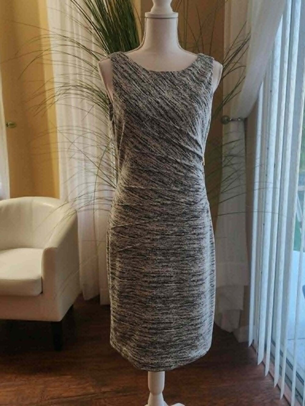 Ivanka Trump NWT Sleeveless Textured Sheath Dress Black White Size 10